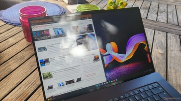 ThinkPad Z16 na zewnątrz