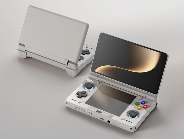 Urządzenie Ayn Thor posiada krzyżak nawigacyjny (D-Pad) u dołu, w przeciwieństwie do modelu Retroid Pocket Duo, który ma go u góry.
