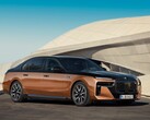 BMW i7 z 2024 r. pokonuje podobno ponad 600 km na jednym ładowaniu. (Źródło: BMW)