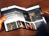 Huawei Mate XT Ultimate Design (na zdjęciu) został wyceniony na 3499 euro. (Źródło zdjęcia: Huawei)