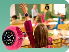 Przyjazny uczniom Pearson Revibe, na zdjęciu z klasą w tle, jest jedynie zmodyfikowanym Galaxy Watch 7. (Źródło zdjęcia: Samsung) 