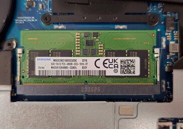 Można zainstalować tylko jeden dodatkowy moduł DDR5 SO-DIMM