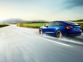 System AWD jest niemal niezbędny na mokrych drogach i w złych warunkach pogodowych. (Źródło zdjęcia: Tesla)