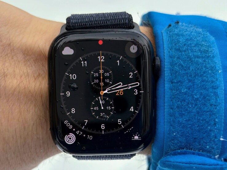 Zegarek Apple Watch Series 9 jest naprawdę jasny i łatwy do odczytania przez cały czas.