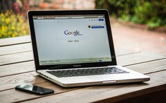 Dostęp do danych przeglądania stał się bardziej istotny wraz z rozwojem sztucznej inteligencji. Ogólny obraz - laptop z otwartą przeglądarką Chrome. (Źródło obrazu: Pexels, Pixabay)