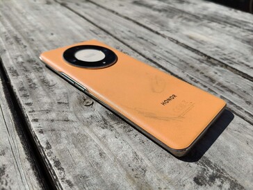 Honor Tylna strona X9b (źródło obrazu: Darryl Linington - NoteBookCheck)