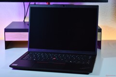 Lenovo ThinkPad L14 Gen 6 AMD (źródło obrazu: Benjamin Herzig)