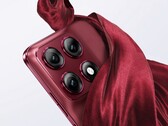 Motorola Edge 70 Pro+ będzie dostępna w trzech kolorach, w tym czerwonym.