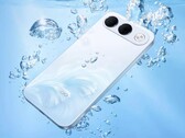 W modelu Oppo A7 Pro w dużym module aparatu w kształcie tabletki umieszczono tylko jeden obiektyw.