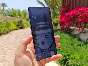 Praktyczny obraz Oppo Reno12 Pro (za pośrednictwem Notebookcheck)