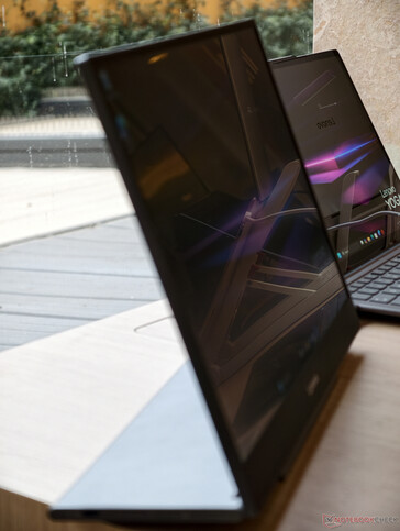 Smukła konstrukcja przenośnego monitora