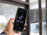 Smartfon z logo TikTok