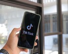 Smartfon z logo TikTok