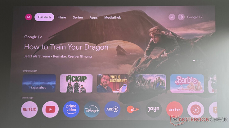 Interfejs Google TV (nagrywany w świetle dziennym)
