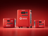 Jackery HomePower 2000 Plus v2 w wersji Red Cross Edition, Jackery HomePower 3600 Plus w wersji Red Cross Edition oraz Jackery HomePower 1000 Plus v2 w wersji Red Cross Edition (od lewej do prawej)