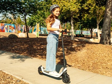 Segway C2 SE może przewozić osoby o masie do 121 funtów (55 kg).