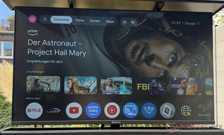 Sylvox Frameless Pro przenosi do ogrodu interfejs Google TV znany z wielu domowych telewizorów Smart TV.