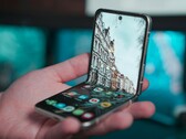Specyfikacje aparatu i pierwsze funkcje wyświetlacza Xiaomi Mix Flip zostały odkryte w kodzie HyperOS. (Zdjęcie: Onur Binay, Unsplash)