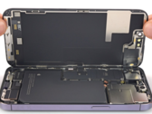 Elementy wewnętrzne iPhone'a 14 Pro, w tym bateria. (Źródło: iFixit)