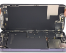 Elementy wewnętrzne iPhone'a 14 Pro, w tym bateria. (Źródło: iFixit)