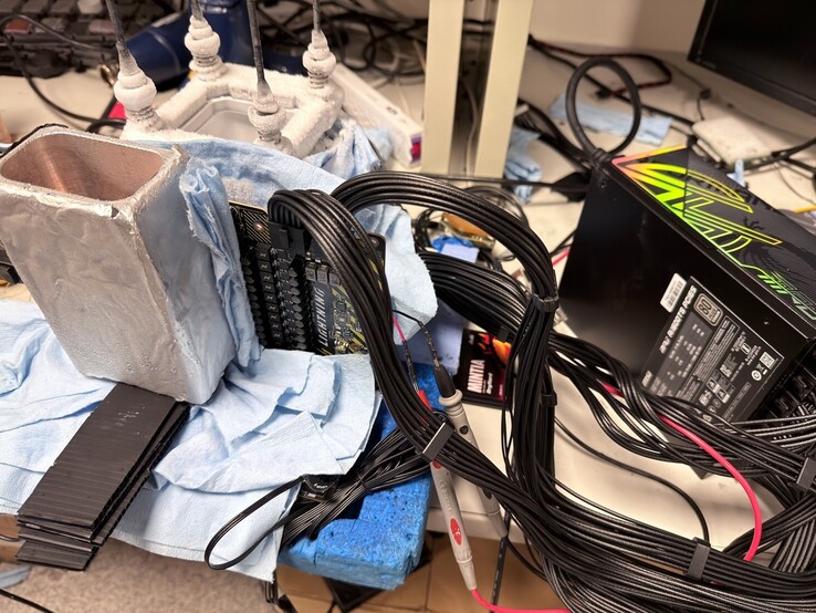 Karta MSI GeForce RTX 5090 Lightning Z została już podkręcona przez overclockerów do niewiarygodnej wartości 3,742 GHz. (Źródło zdjęcia: 