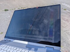 Na zewnątrz w świetle słonecznym