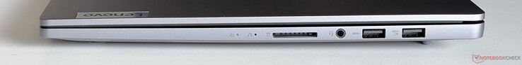 Po prawej stronie: Czytnik kart SD, audio 3,5 mm, USB-A 3.2 Gen 1 (5 GBit/s), USB-A 3.2 Gen 1 (5 Gbit/s, zasilane)