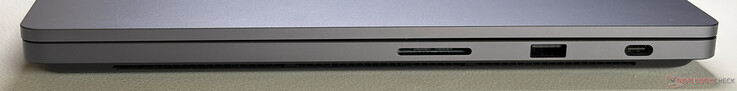 Z prawej: czytnik kart SD, USB-A 3.2 Gen. 1 (5 Gbps), USB-C 4.0 (40 Gbps, magnetyczny, DisplayPort 2.1, Power Delivery)