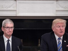 Tim Cook i Donald Trump podczas spotkania biznesowego w Białym Domu (źródło zdjęcia: Sky News)