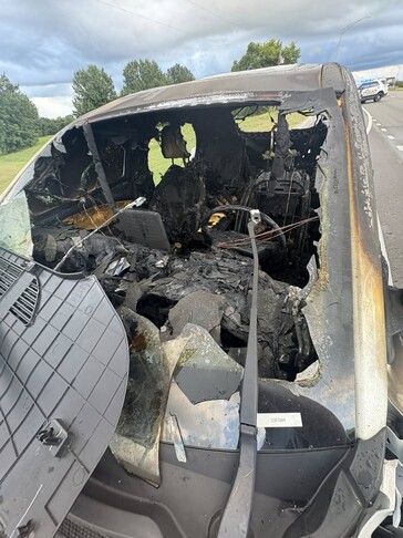 Widok Mustanga Mach E z przodu po pożarze (źródło zdjęcia: Chase Roberts)