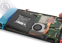 ponowna ocena Nintendo Switch przez iFixit zaowocowała niższą oceną możliwości naprawy. (Źródło: iFixit)