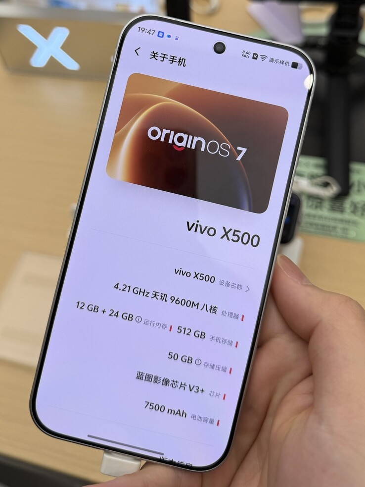 Strona „Informacje o telefonie” modelu vivo X500