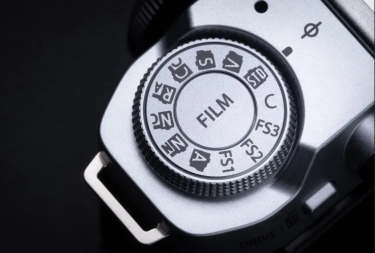 Pokrętło symulacji filmu Fujifilm to przyjazny dla początkujących sposób interakcji z trybami obrazu JPEG aparatu. (Źródło obrazu: Fujifilm)