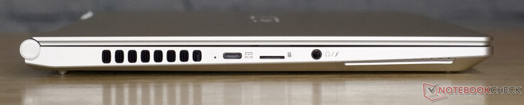 USB-C z wejściem zasilania; czytnik kart microSD; 3,5 mm jack audio