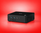 Mini PC iiyama z portami USB z przodu, portem USB-C, czytnikiem kart SD i bocznymi otworami wentylacyjnymi.