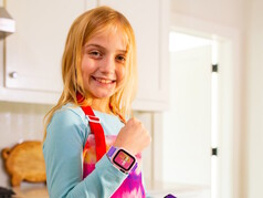 Smartwatch myFirst Fone S4 posiada wyświetlacz OLED działający w trybie zawsze włączonym.