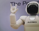 Zdjęcie robota ASIMO opracowanego przez Hondę (źródło zdjęcia: Possessed Photography via Unsplash; przycięte)