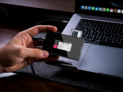 Dockcase Studio USB-C Hub jest przedmiotem crowdfundingu w serwisie Kickstarter. (Źródło zdjęcia: Dockcase)