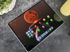 Recenzja tabletu Oppo Pad 4 Pro. (Źródło obrazu: Marcus Herbrich/Notebookcheck)