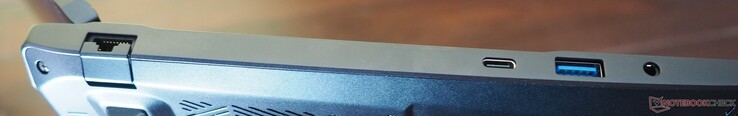 Lewa strona: RJ45-LAN, USB-C 3.2 Gen2 (DP 1.4 i PD), USB-A 3.2 Gen1, wejście/wyjście liniowe