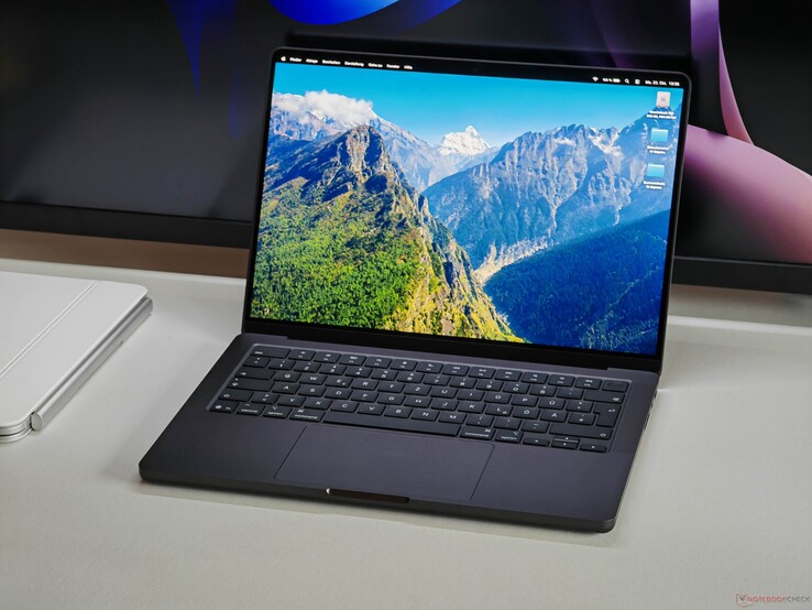 MacBooki Pro wyposażone w wyświetlacze Mini LED będą nadal sprzedawane równolegle z nadchodzącym modelem MacBooka Pro z wyświetlaczem OLED, czyli Ultra.