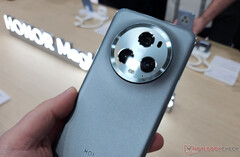 Magic5 Pro posiada mnóstwo imponującego sprzętu, w tym trzy 50 MP kamery z tyłu. (Źródło obrazu: NotebookCheck)
