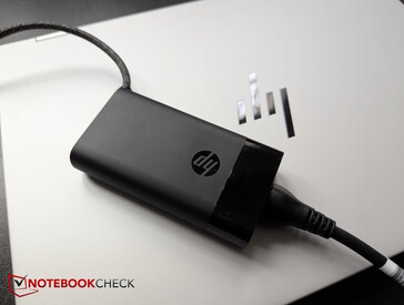 Z logo HP i okładziną tekstylną