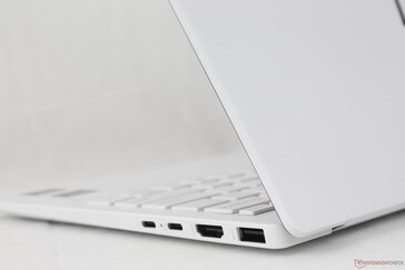 W szczególności powierzchnia ceramiczna bardzo dobrze ukrywa odciski palców i smugi