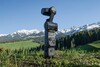 Kamera Insta360 Luna Ultra posiada odłączany ekran dotykowy OLED