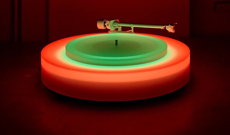 Gramofon Brian Eno 2024 Turntable II jest następcą gramofonu 2021 Turntable I. (Źródło: Paul Stolper Gallery)