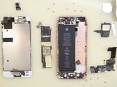 Apple rozbiórka iPhone'a SE (Źródło: Vrm24)