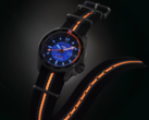 Zegarek Seiko 5 Sports x Bamford Limited Edition (na zdjęciu) ma turkusową tarczę podkreśloną odważnymi pomarańczowymi, niebieskimi i białymi elementami zarówno na tarczy, jak i nylonowym pasku. (Źródło zdjęcia: Seiko)