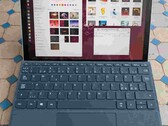 Pozbywając się niemal wszystkiego, co sprawia, że jest to produkt Microsoftu, otrzymujemy zaskakująco wydajny tablet (źródło obrazu: Notebookcheck)