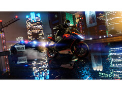 Zrzut ekranu z GTA V Enhanced, który prezentuje nowo dodany ray tracing. Rower jedzie nocą przez śliską ulicę, a tuż za nim jedzie radiowóz. (Źródło obrazu: Steam)